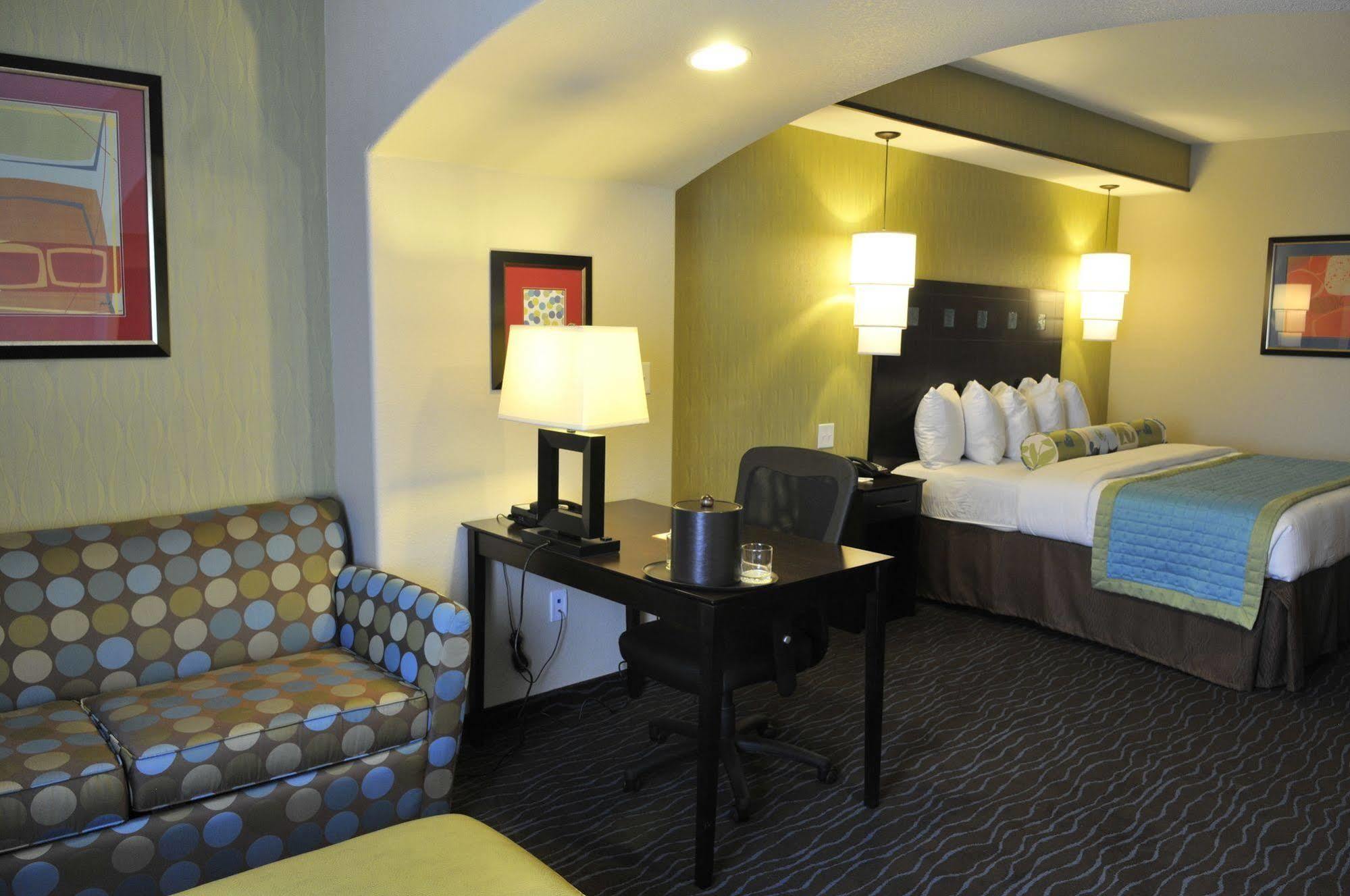 Hotel La Quinta By Wyndham Dallas South