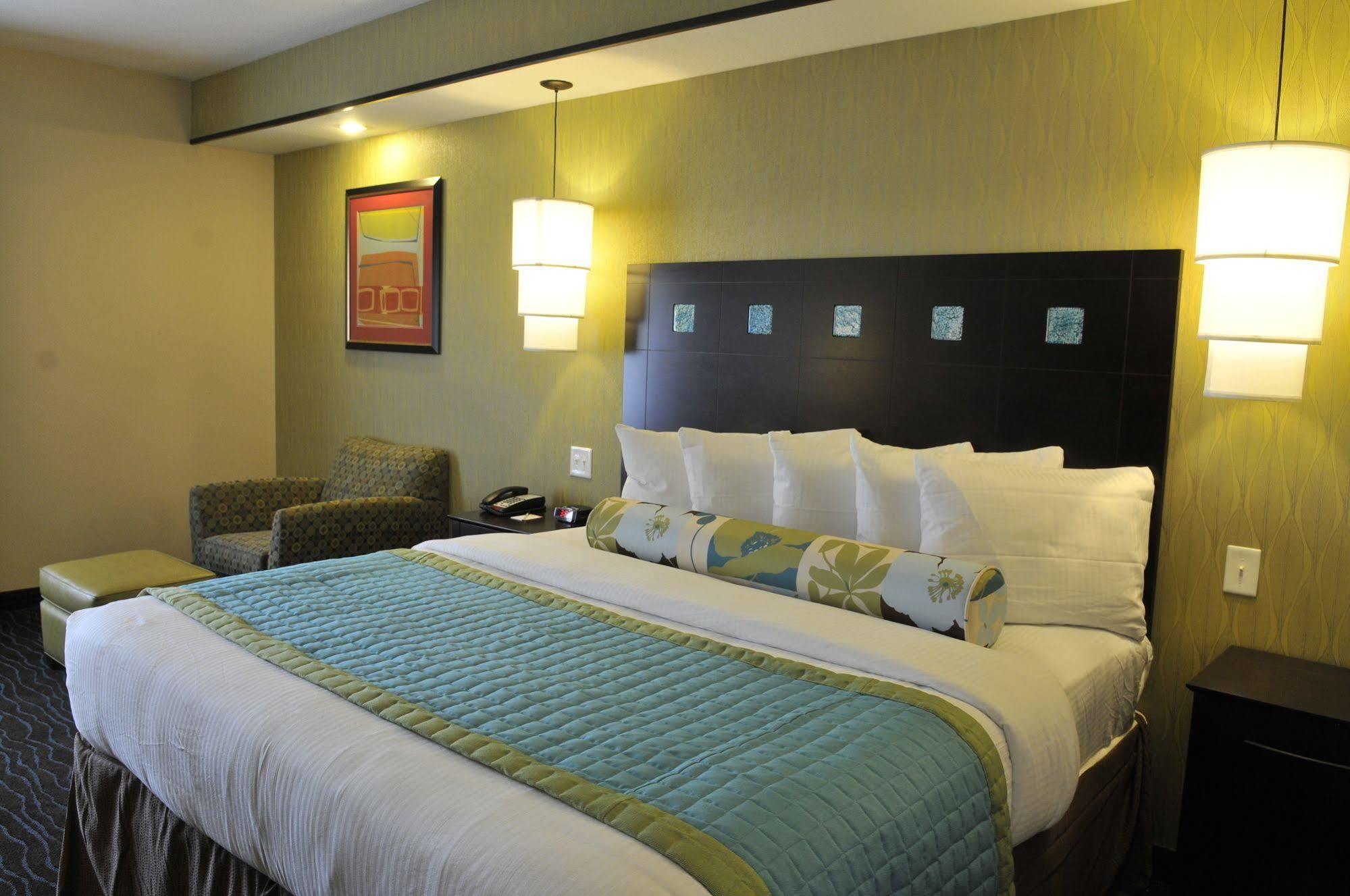 Hotel La Quinta By Wyndham Dallas South 3*